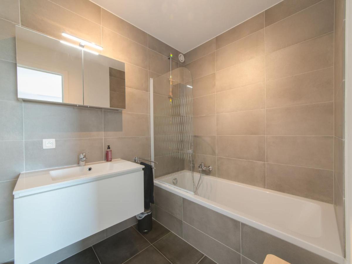 Apartment Railway To The Beach By Interhome Blankenberge Extérieur photo